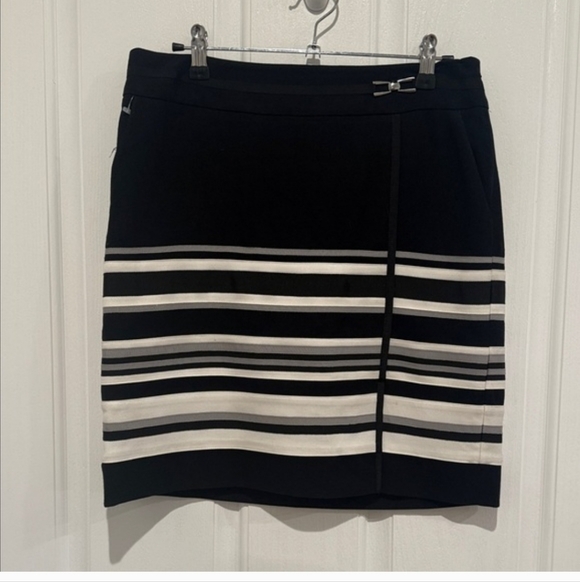 White House Black Market mini skirt, EUC - Picture 2 of 3